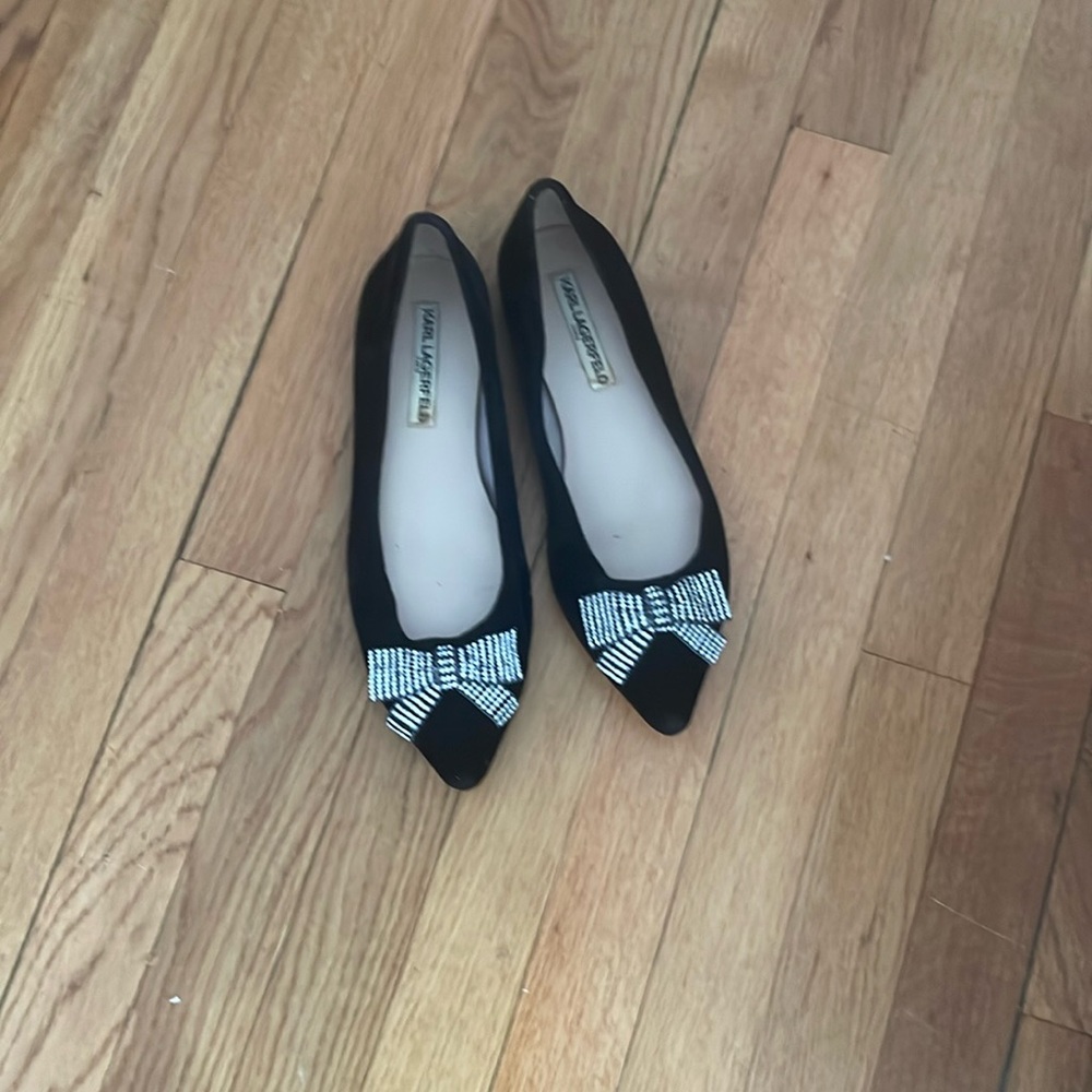 Karl Lagerfeld Black Velvet Jeweled Bow. 9.5 - Picture 1 of 5